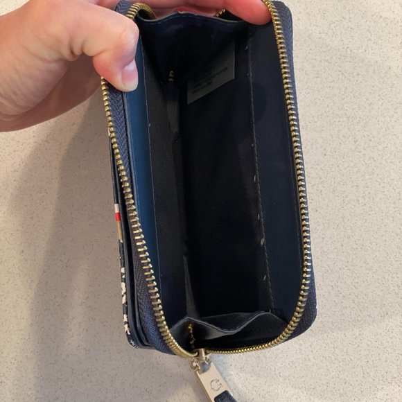 C. Wonder Wallet - Picture 2 of 3